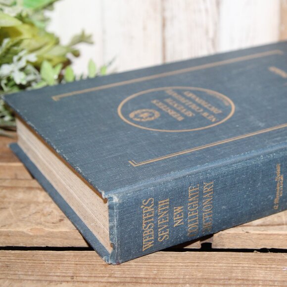 Shabby VTG Webster's Dictionary Blue Cloth Covered Book ⭐️ Vintage Decor - Picture 3 of 5